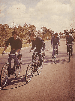 Beatles_Bahamas_bicycles_1965